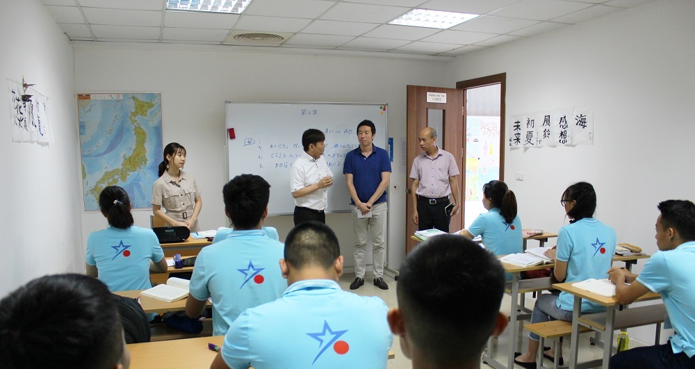 Thành viên Đại sứ quán Nhật Bản tại Việt Nam tới thăm VNJ